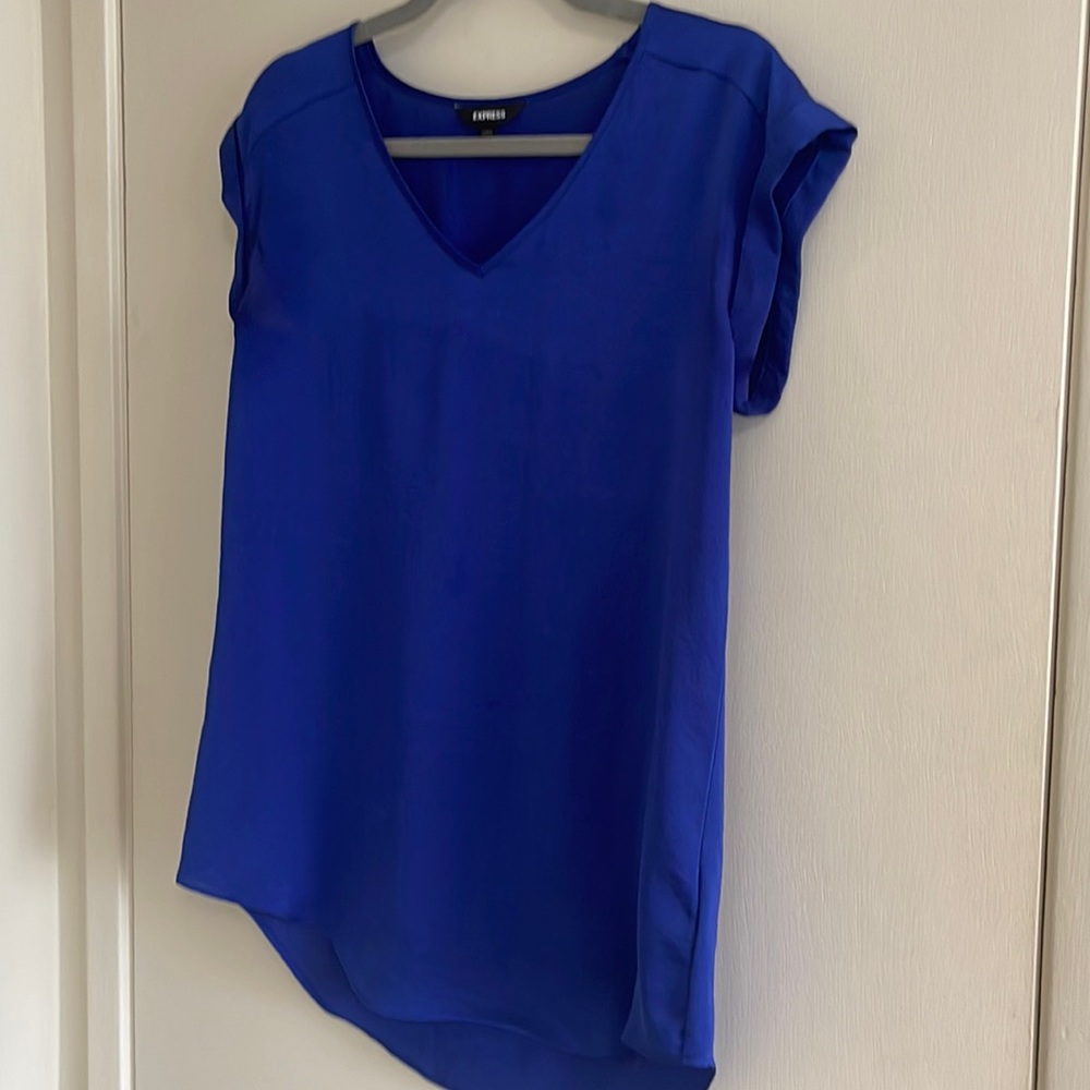 Like new, worn once. Dress shirt. Beautiful color.